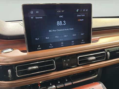Used 2023 Lincoln Aviator Reserve w/ Equipment Group 201A AWD/4WD image 18