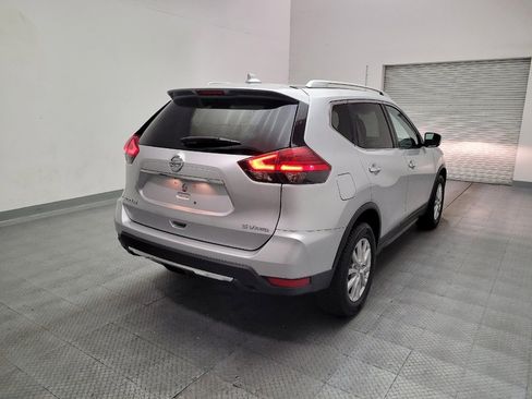Used 2017 Nissan Rogue SV AWD/4WD image 9