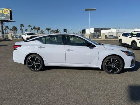 New 2025 Nissan Altima 2.5 SR image 7