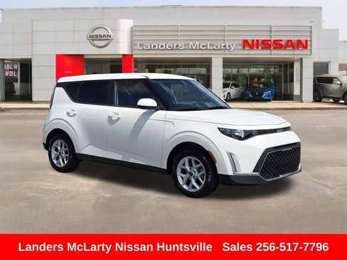 Used 2024 Kia Soul LX w/ Option Group 015 FWD image 1