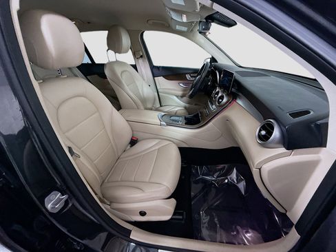 Used 2021 Mercedes-Benz GLC 300 image 29
