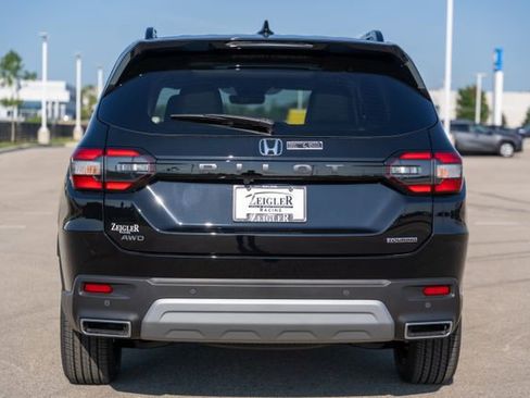 New 2025 Honda Pilot Touring image 6