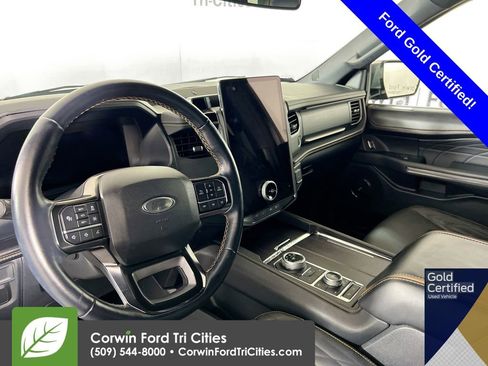 Used 2022 Ford Expedition Platinum image 3