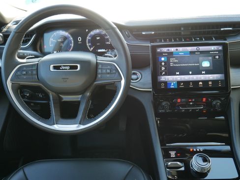 Used 2024 Jeep Grand Cherokee L Limited w/ Black Appearance Package image 19