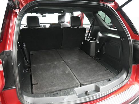 Certified 2018 Ford Explorer Limited w/ Ford Safe & Smart Package image 29