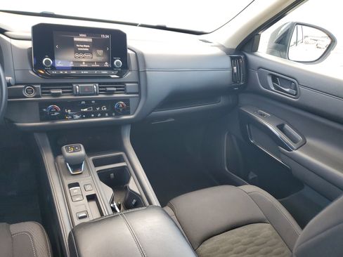 Used 2024 Nissan Pathfinder S image 16