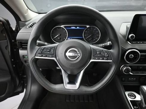 Used 2025 Nissan Sentra SV FWD image 21