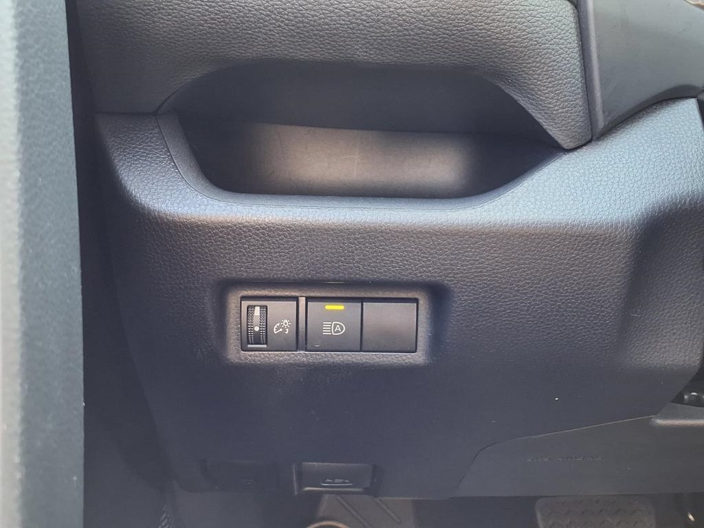 Used 2025 Toyota RAV4 XLE FWD image 17