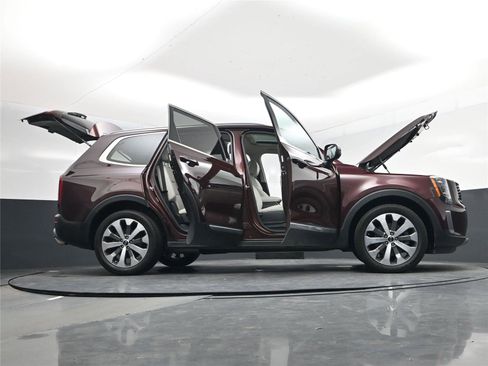 Used 2021 Kia Telluride S image 21