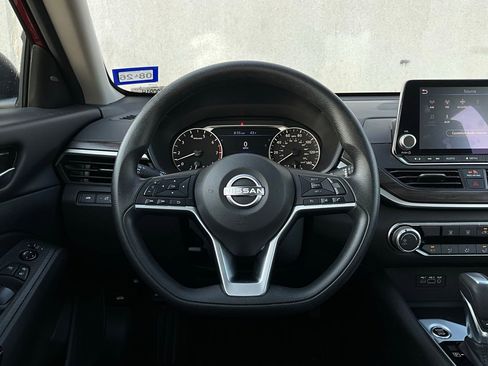 Used 2025 Nissan Altima 2.5 SV image 31