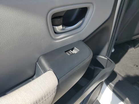 Used 2023 Honda Pilot LX image 15