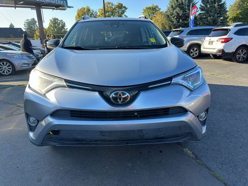 Used 2018 Toyota RAV4 LE image 8