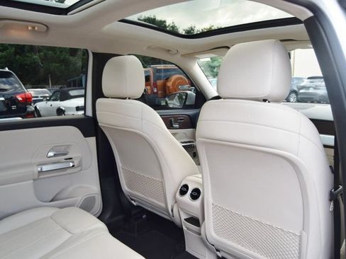 Used 2020 Mercedes-Benz GLB 250 4MATIC w/ Premium Package image 25