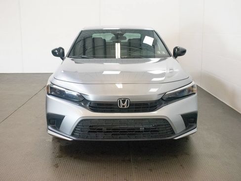 Used 2022 Honda Civic Sport image 2