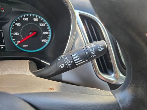 Used 2018 Chevrolet Equinox LT FWD image 21