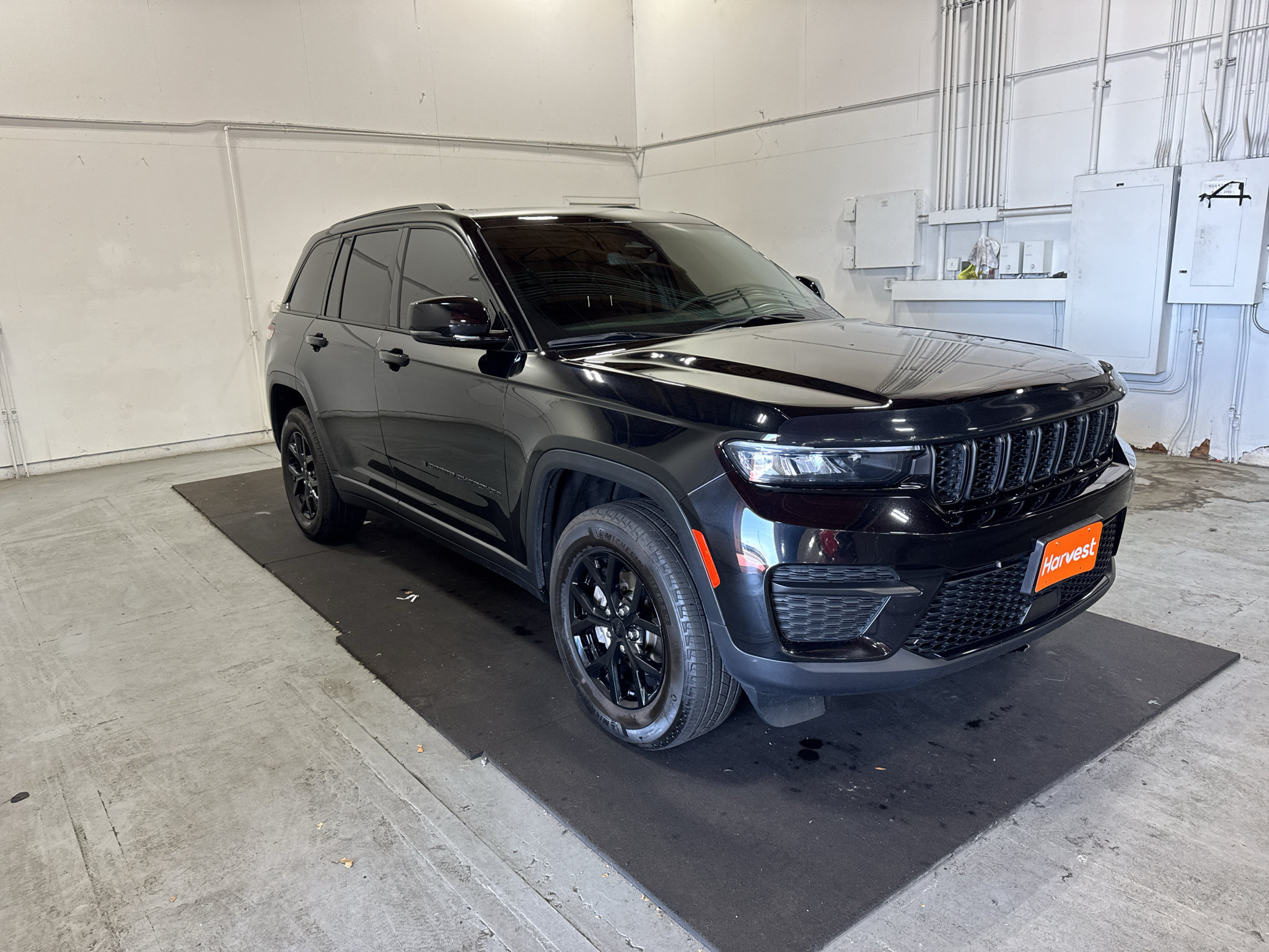 Used 2024 Jeep Grand Cherokee Altitude AWD/4WD image 1