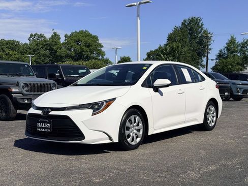 Used 2023 Toyota Corolla LE FWD image 5