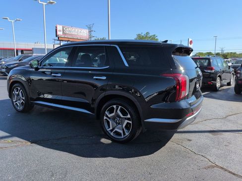 Used 2023 Hyundai Palisade SEL FWD image 3
