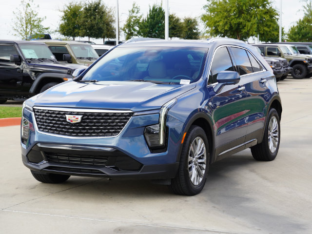 Used 2025 Cadillac XT4 Premium Luxury w/ Cold Weather Package FWD image 11