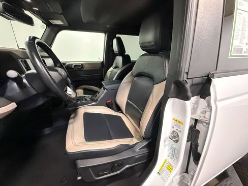 Used 2024 Ford Bronco Wildtrak AWD/4WD image 12