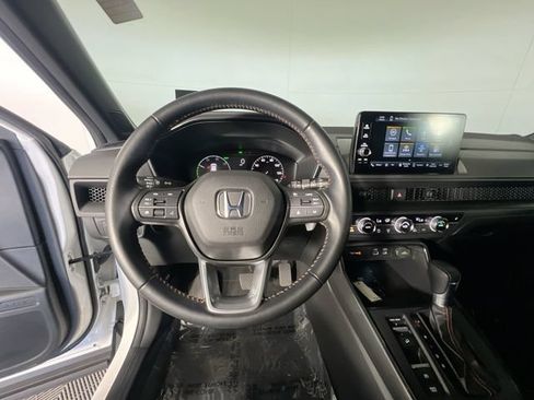 Used 2025 Honda CR-V Sport-L image 14