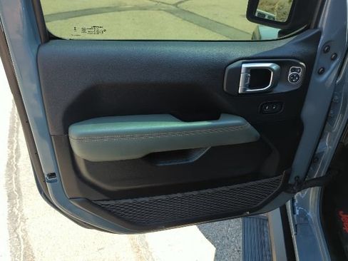 Certified 2025 Jeep Gladiator Mojave AWD/4WD image 17