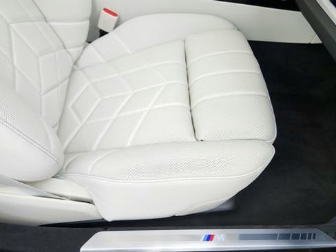 Used 2026 BMW 740i w/ Premium Package RWD image 23