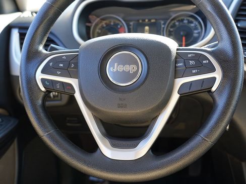 Used 2016 Jeep Cherokee Sport image 25