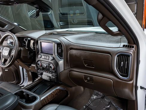 Used 2021 GMC Sierra 2500 Denali w/ Denali Ultimate Package AWD/4WD image 17