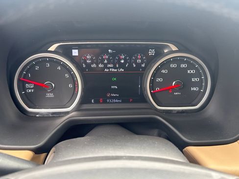 Used 2021 Chevrolet Suburban Premier w/ Premium Package image 23