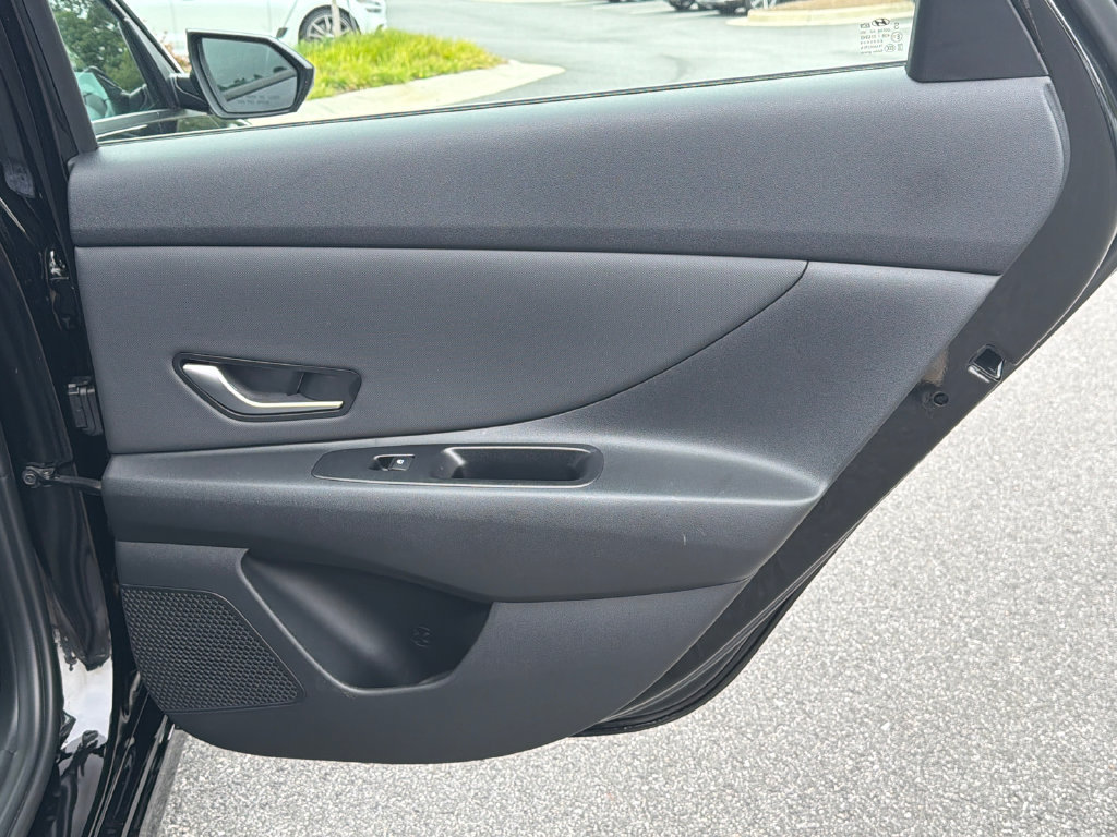 Used 2023 Hyundai Elantra SEL w/ Convenience Package FWD image 18