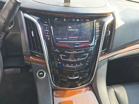 Used 2018 Cadillac Escalade Premium Luxury AWD/4WD image 6
