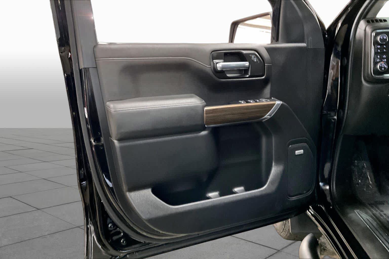 Used 2020 Chevrolet Silverado 1500 LT Trail Boss w/ Midnight Edition AWD/4WD image 22