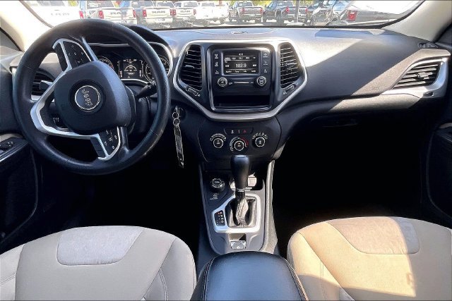 Used 2016 Jeep Cherokee Sport AWD/4WD image 15