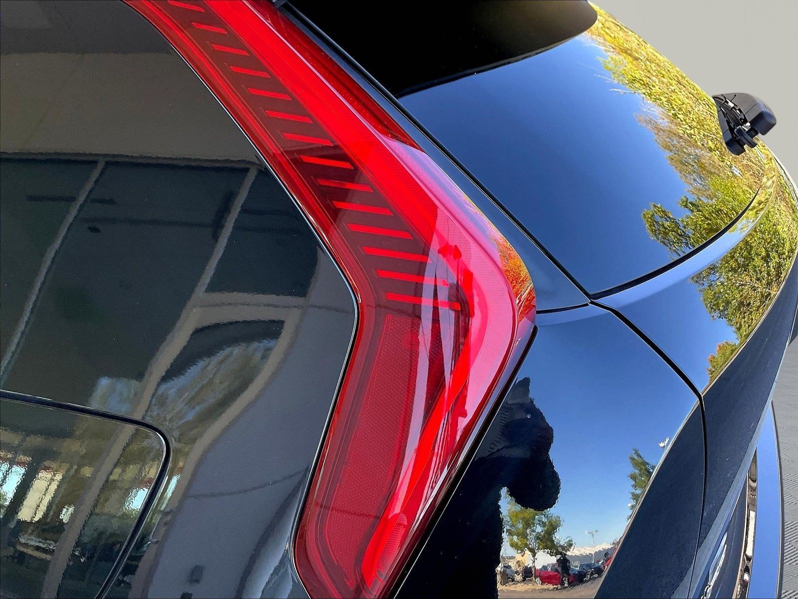 Used 2025 Kia Niro EX FWD image 21