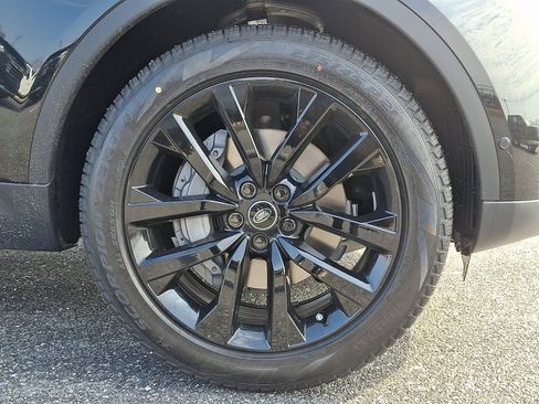 New 2026 Land Rover Discovery S image 6