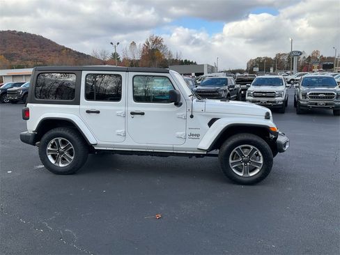 Used 2020 Jeep Wrangler Unlimited Sahara image 4