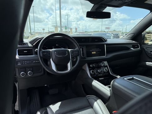 Used 2022 GMC Yukon Denali RWD image 16
