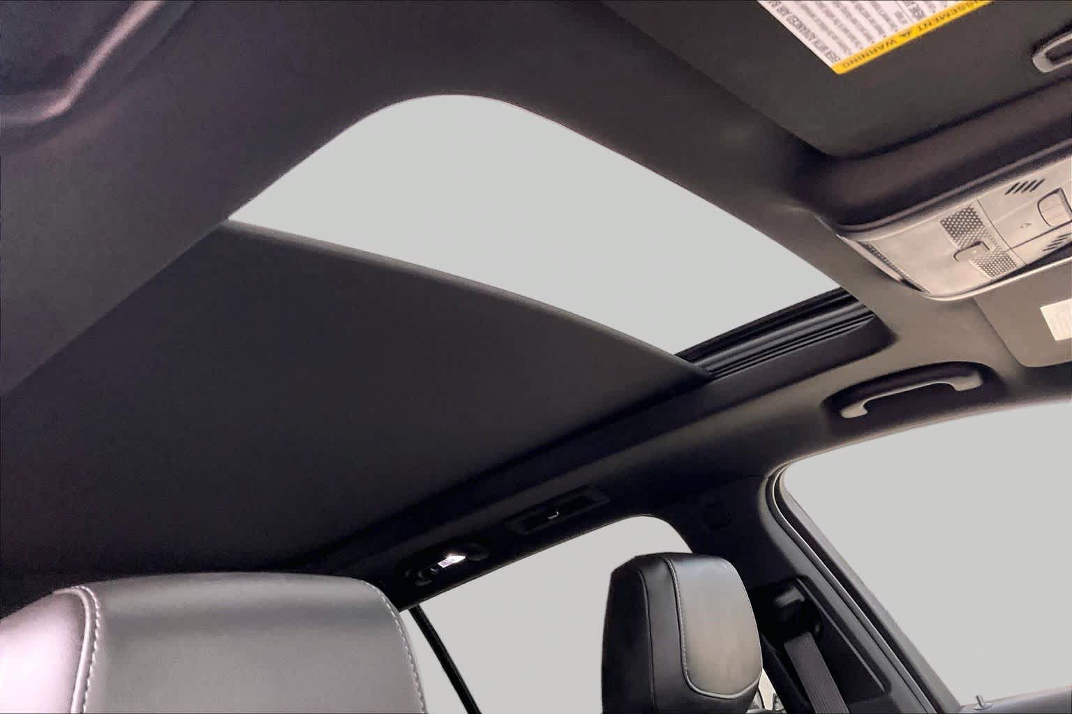 Used 2025 Cadillac XT6 Premium Luxury FWD image 14