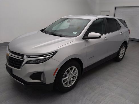 Used 2022 Chevrolet Equinox LT image 2