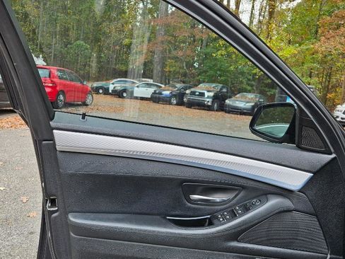 Used 2013 BMW 550i xDrive Sedan image 15