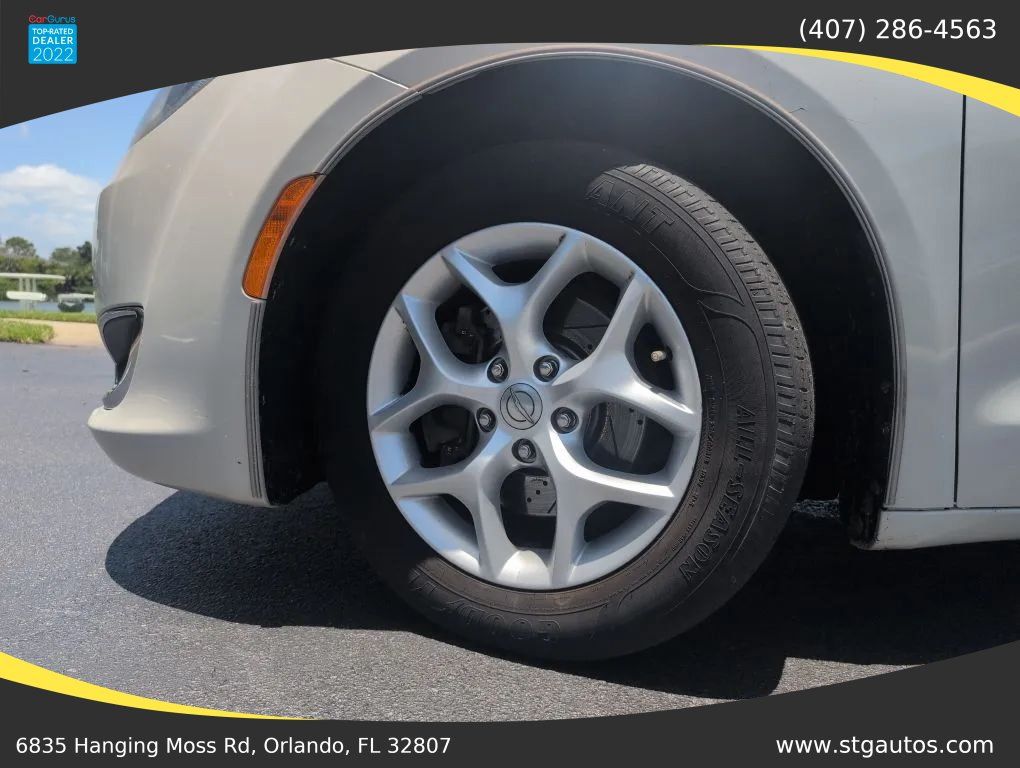 Used 2017 Chrysler Pacifica Touring-L Plus FWD image 28