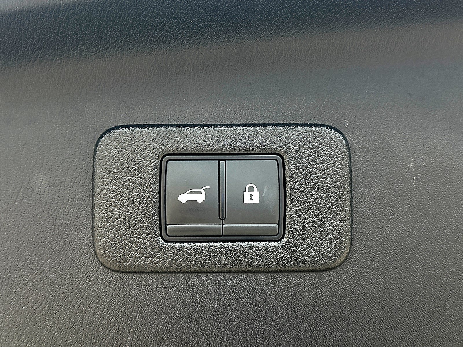 Used 2023 Nissan Armada Platinum w/ Captain's Chairs Package RWD image 28