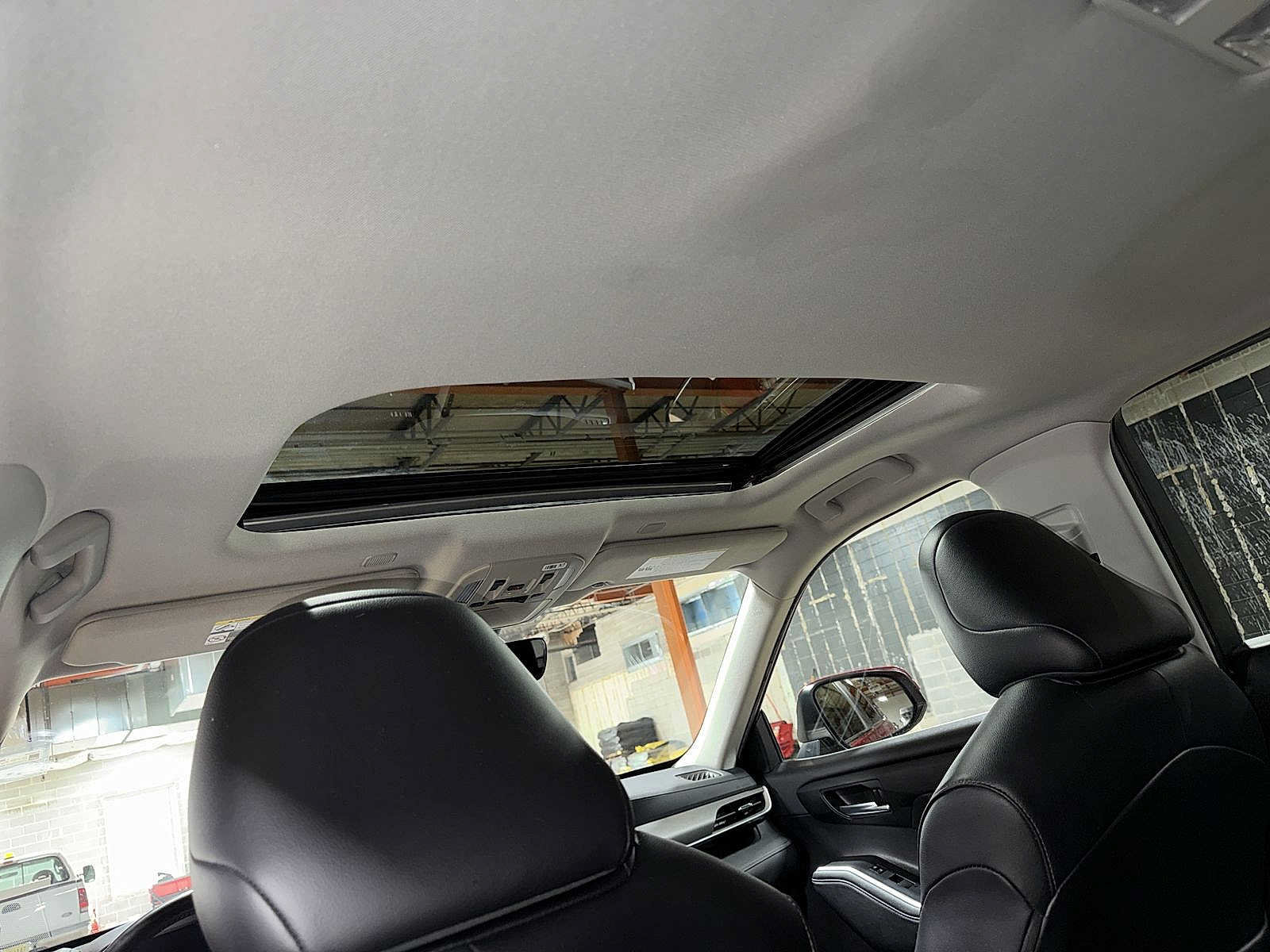 Used 2024 Toyota Highlander XLE AWD/4WD image 25