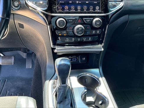 Used 2020 Jeep Grand Cherokee Altitude AWD/4WD image 30