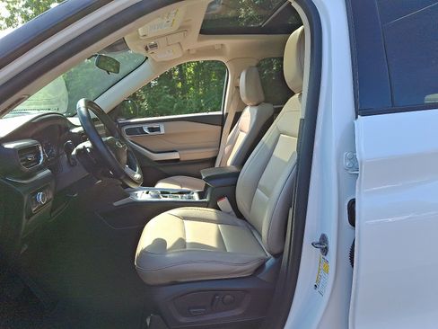 Used 2020 Ford Explorer XLT w/ Equipment Group 202A image 15