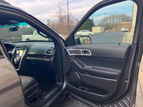 Used 2013 Ford Explorer Limited image 19