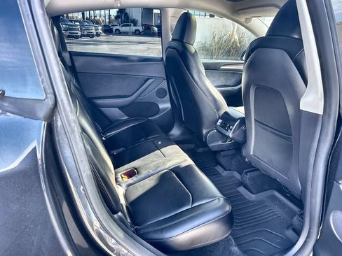 Used 2024 Tesla Model Y 2WD image 27
