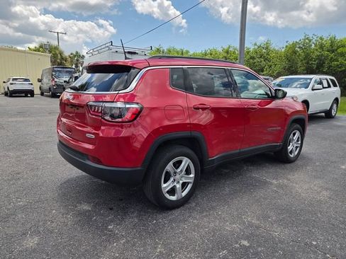 Used 2023 Jeep Compass Latitude AWD/4WD image 11