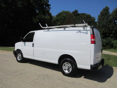 Used 2019 Chevrolet Express 2500 w/ Driver Convenience Package RWD image 33